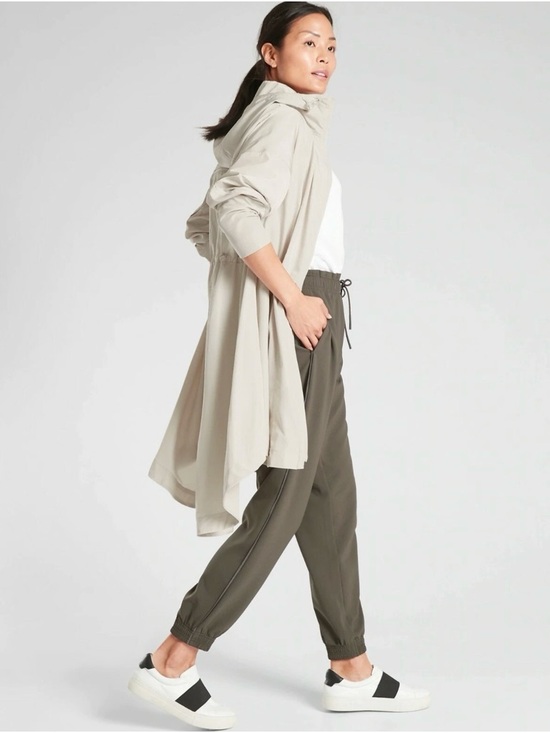 Athleta Womens Solar Wind & Rain Anorak Jacket Sz Medium Oatmeal Hooded - Picture 3 of 15